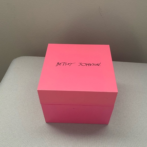 ✨Host Pick✨Betsey Johnson Crystal Watch - Picture 11 of 11